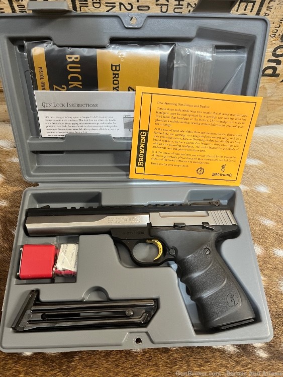 Browning Buckmark Pro .22 LR pistol excellent used with box -img-1