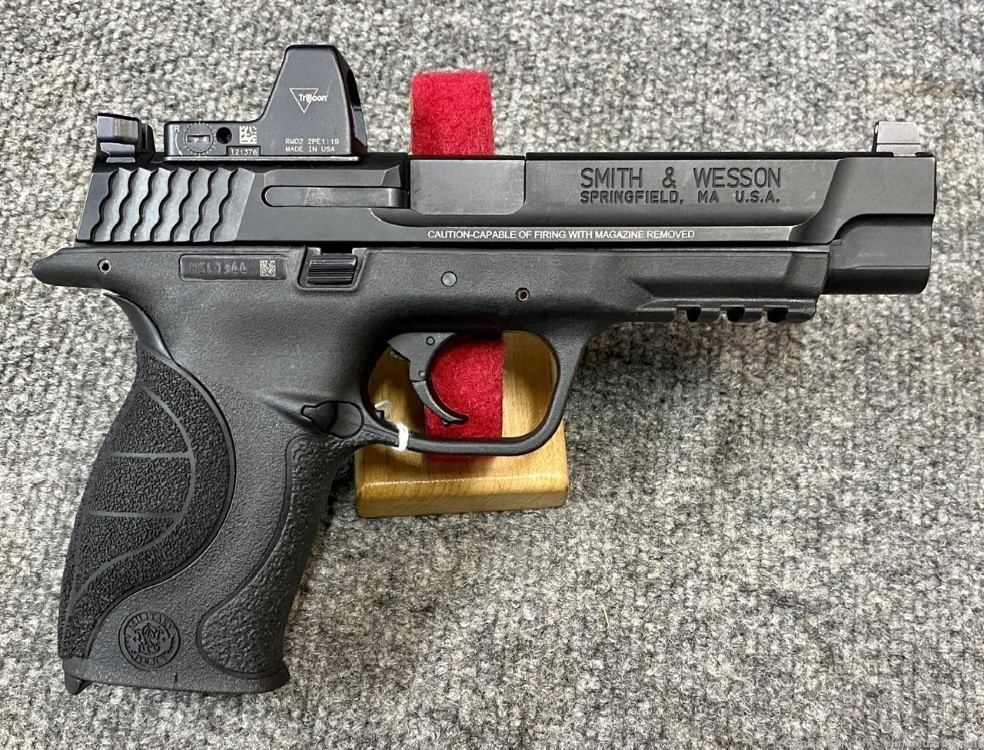 Smith & Wesson M&P 9 Pro Series Core with Trijicon sight used -img-7