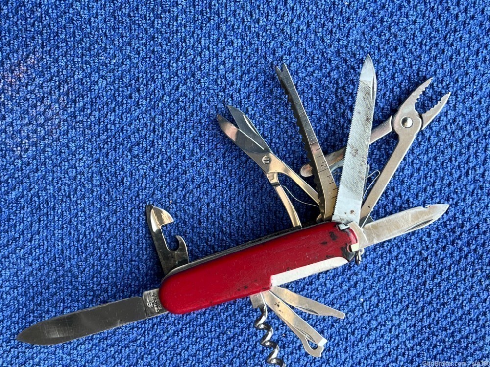 2 VINTAGE VICTORINOX SWISS ARMY MANY MULTI BLADE KNIVES-img-3