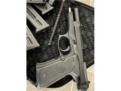 Italian Beretta 92FS with Beretta Steel guide rod + accessories