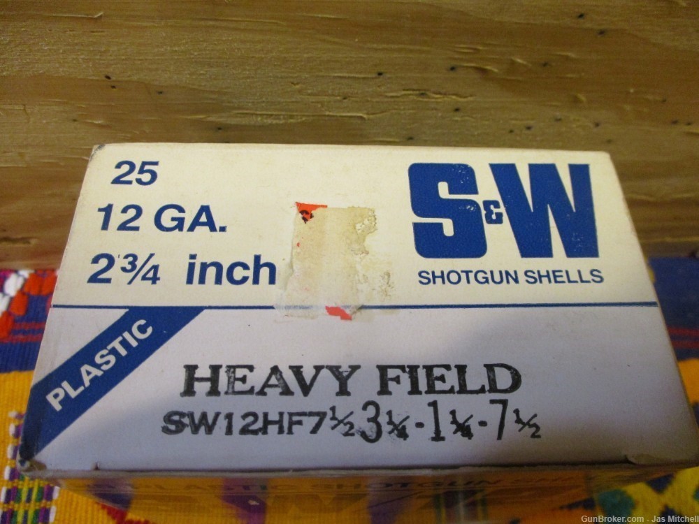 Very scarce S&W Shotgun Shells! 25 rounds in the original box!-img-1