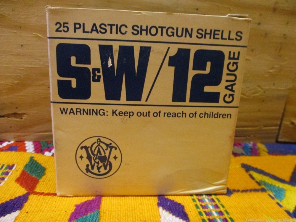 Very scarce S&W Shotgun Shells! 25 rounds in the original box!-img-0
