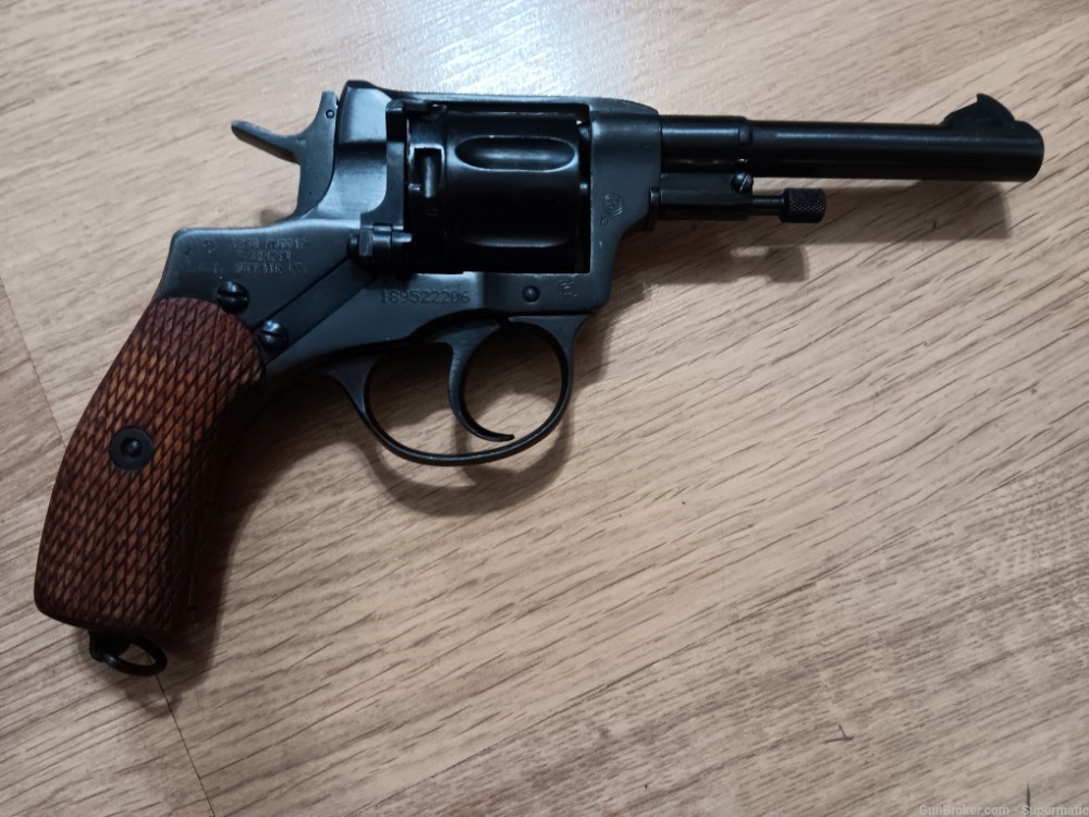 Russia Nagant revolver WWII era 1930..........LN-img-2