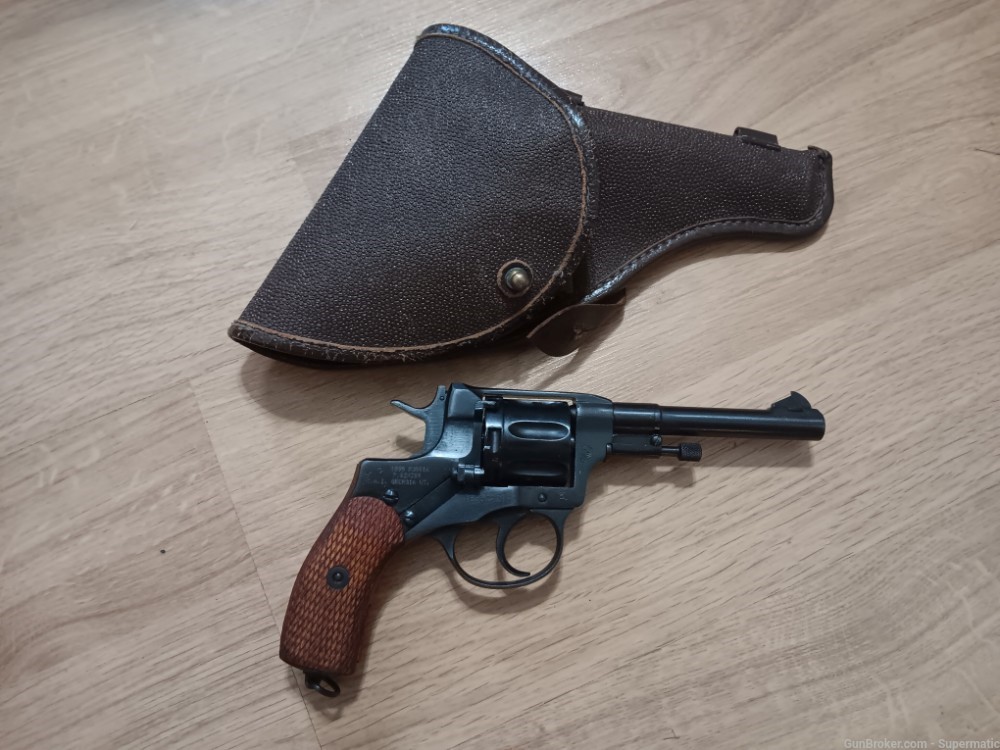 Russia Nagant revolver WWII era 1930..........LN-img-0
