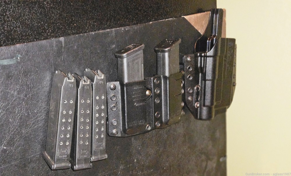 Glock G22 40 S&W- Custom-500 RDS ammo, Streamlight, HST, Optics - POLICE-img-1
