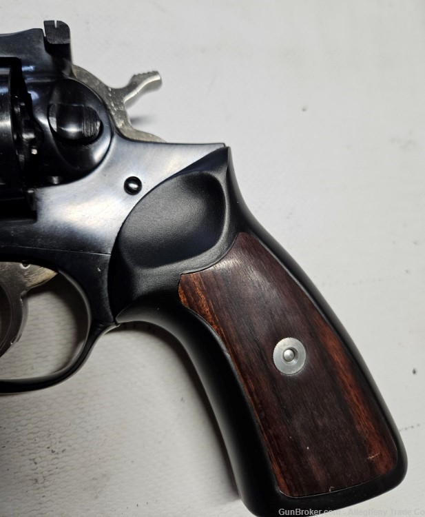Ruger GP100 357 Magnum 6 Inch Blued Wood Panel Grips-img-11