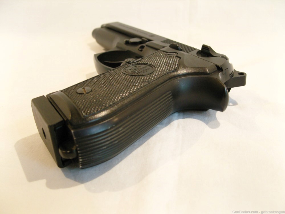 Beretta 96  (.40 S&W)-img-13