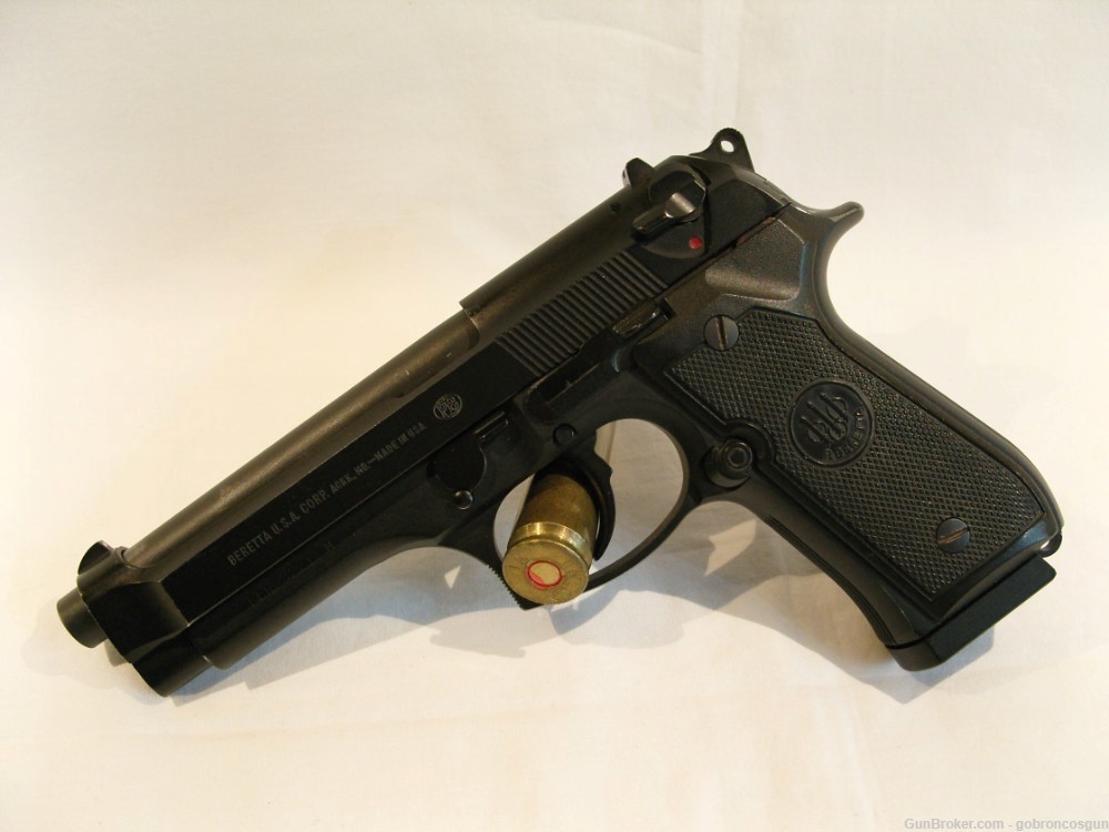Beretta 96  (.40 S&W)-img-2
