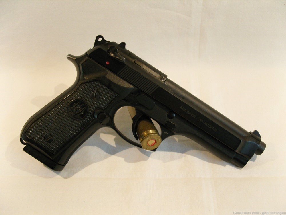 Beretta 96  (.40 S&W)-img-1