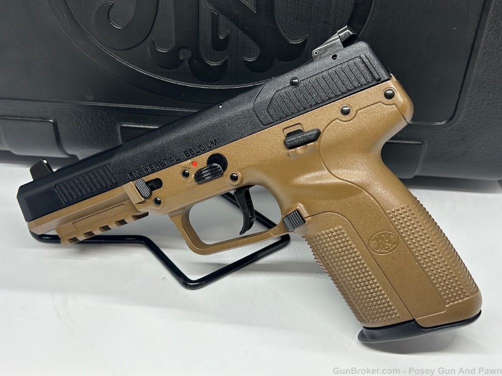 Like New FN FIVE-SEVEN PISTOL 5.7X28 MM FDE 3868929350l 5 Mags 35678-img-1