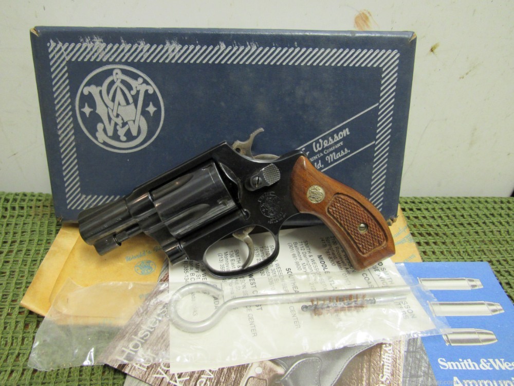 Smith & Wesson S&W Model 36 Chiefs Special .38 Spl. 2" DA/SA Revolver -img-0