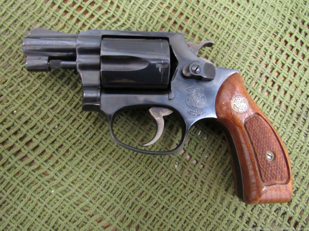Smith & Wesson S&W Model 36 Chiefs Special .38 Spl. 2" DA/SA Revolver -img-2