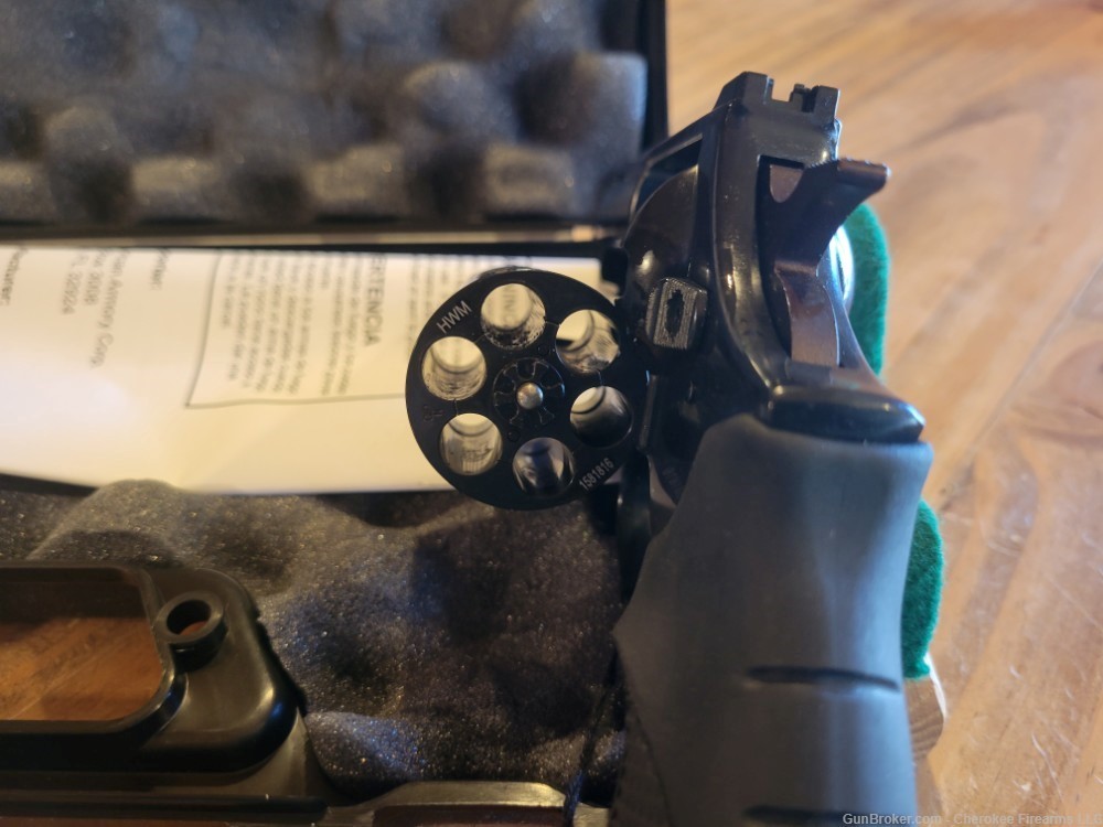 EAA Windcator  38spl revolver 6 shot 2 inch barre.  NEW IN BOX-img-1