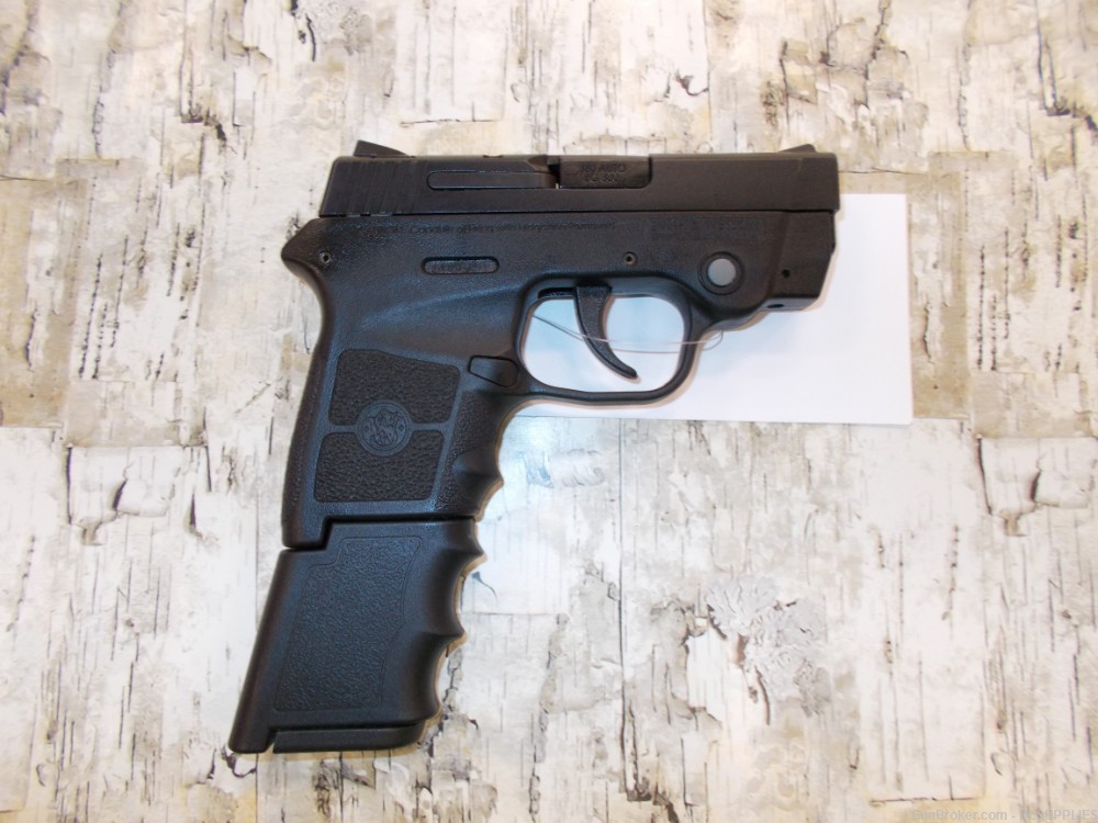SMITH & WESSON BODYGUARD 380 W/ LASER CHEAP-img-1
