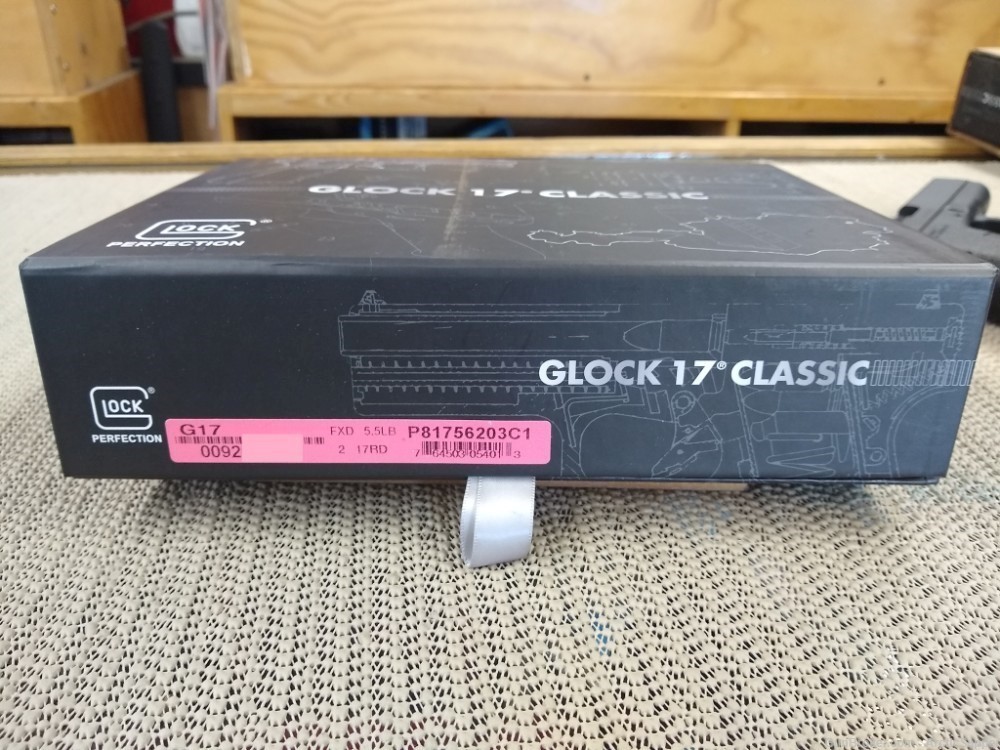 Glock G17 Gen 1 Repro 9mm 2-17rnd Mags New No CC Fee-img-1