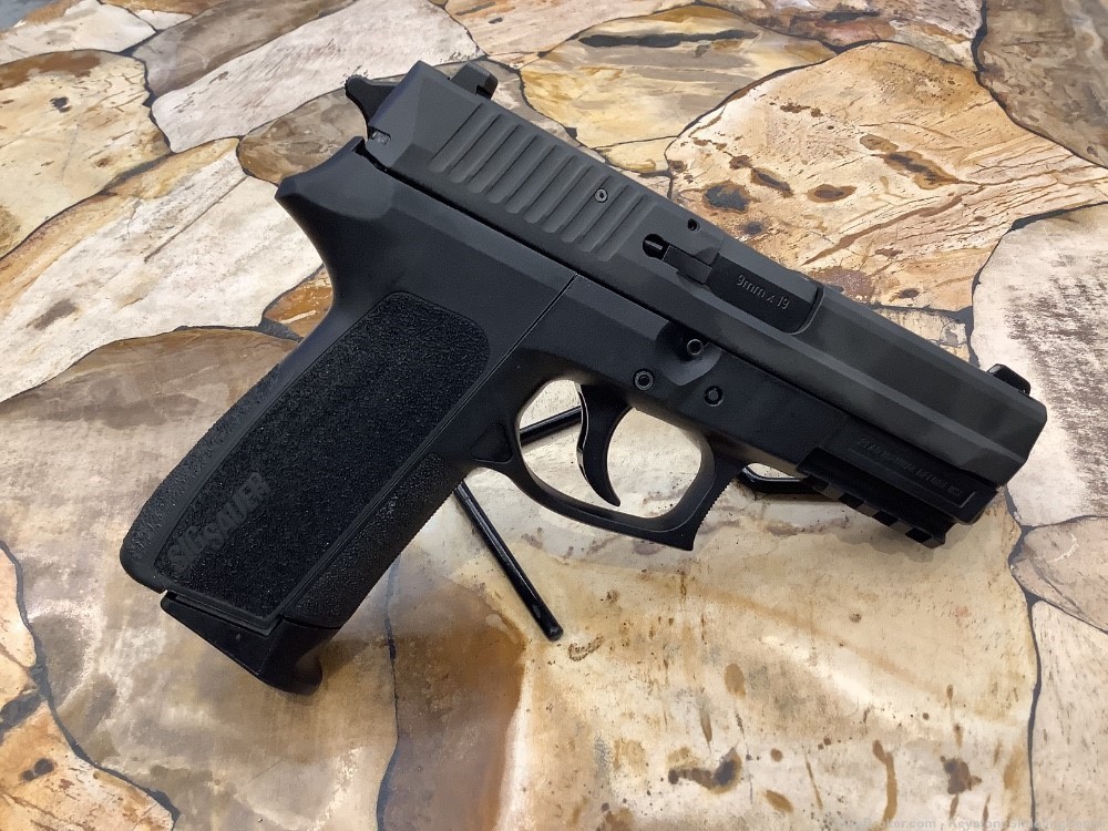 NIB SIG SAUER E2022-9-BSS 9MM 3.9" -img-2