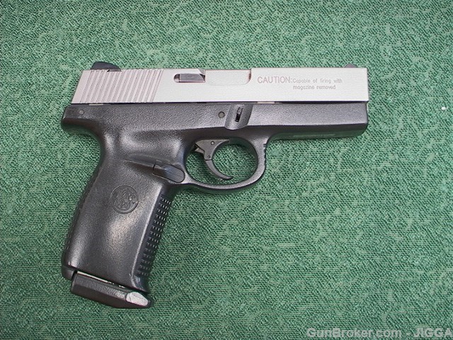 Used Smith and Wesson SW9V  9MM-img-1