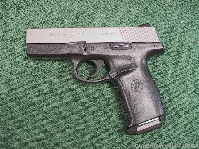 Used Smith and Wesson SW9V  9MM-img-2