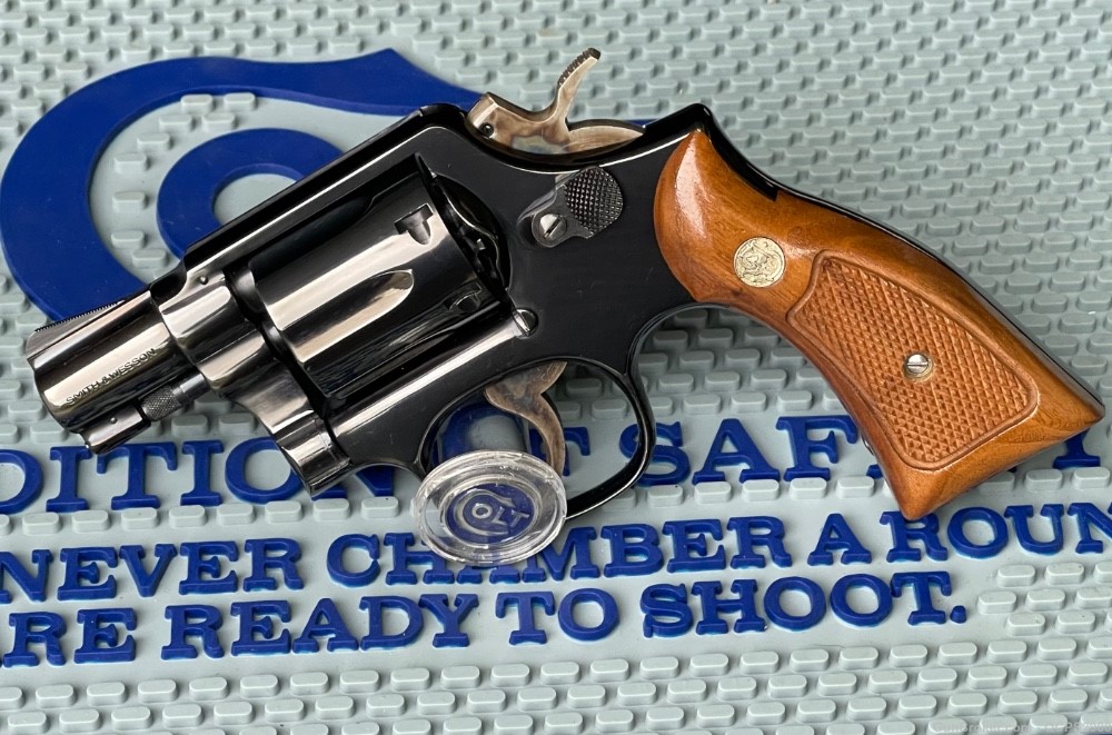 Smith and Wesson S&W Model 10-5 .38 Revolver -img-0