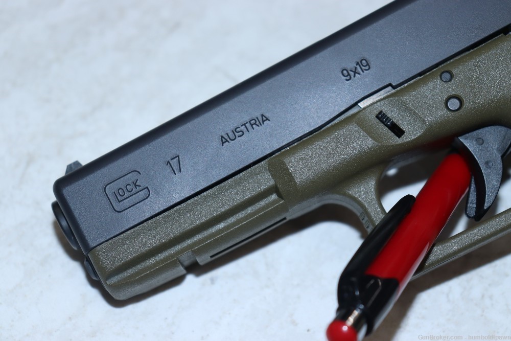 Glock 17 9mm Two-Tone-img-1
