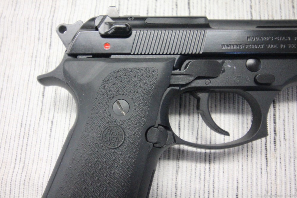 Beretta 92 92FS FS Hogue Grips 9mm 4.9" 30rd 15rd Factory Mags + Case-img-4