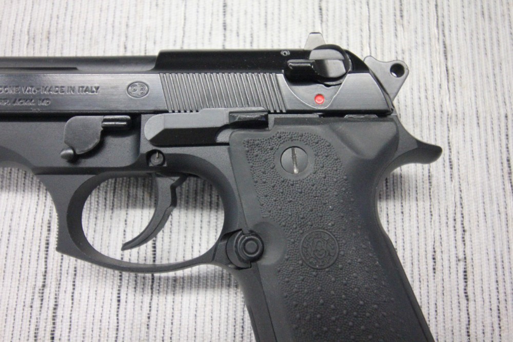 Beretta 92 92FS FS Hogue Grips 9mm 4.9" 30rd 15rd Factory Mags + Case-img-7