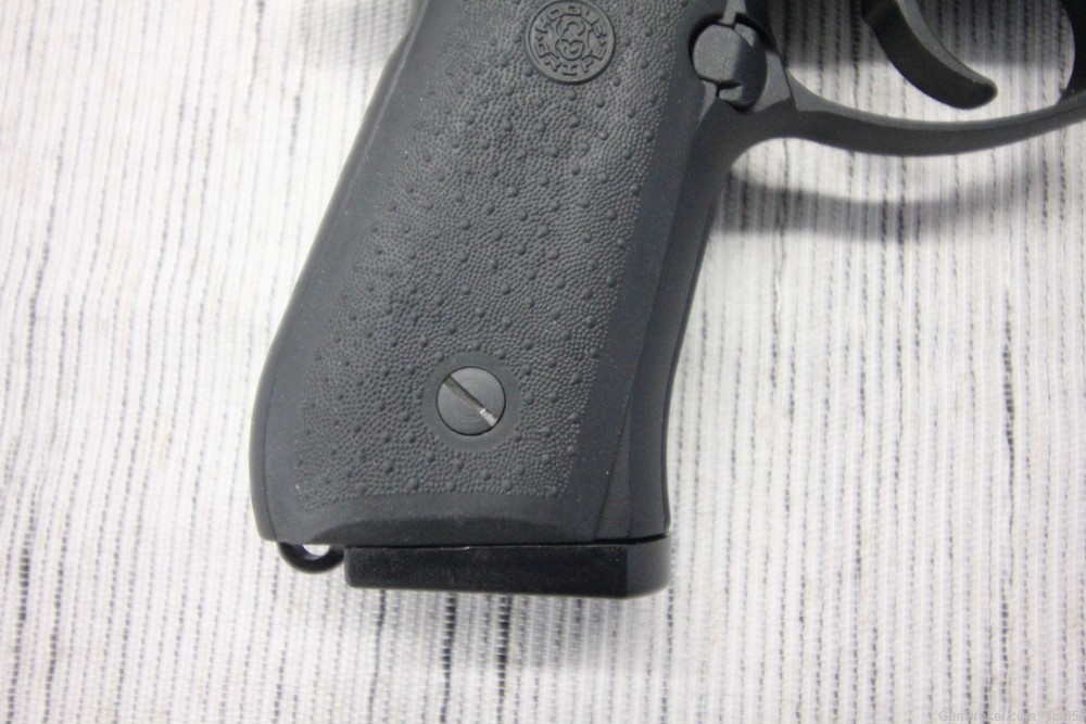 Beretta 92 92FS FS Hogue Grips 9mm 4.9" 30rd 15rd Factory Mags + Case-img-5