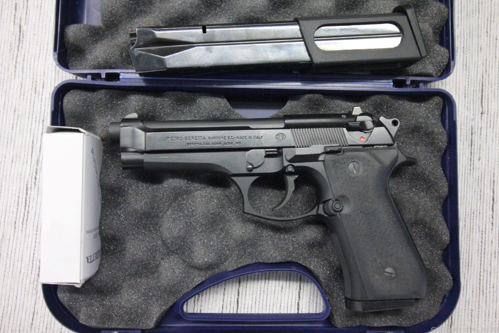 Beretta 92 92FS FS Hogue Grips 9mm 4.9" 30rd 15rd Factory Mags + Case-img-0