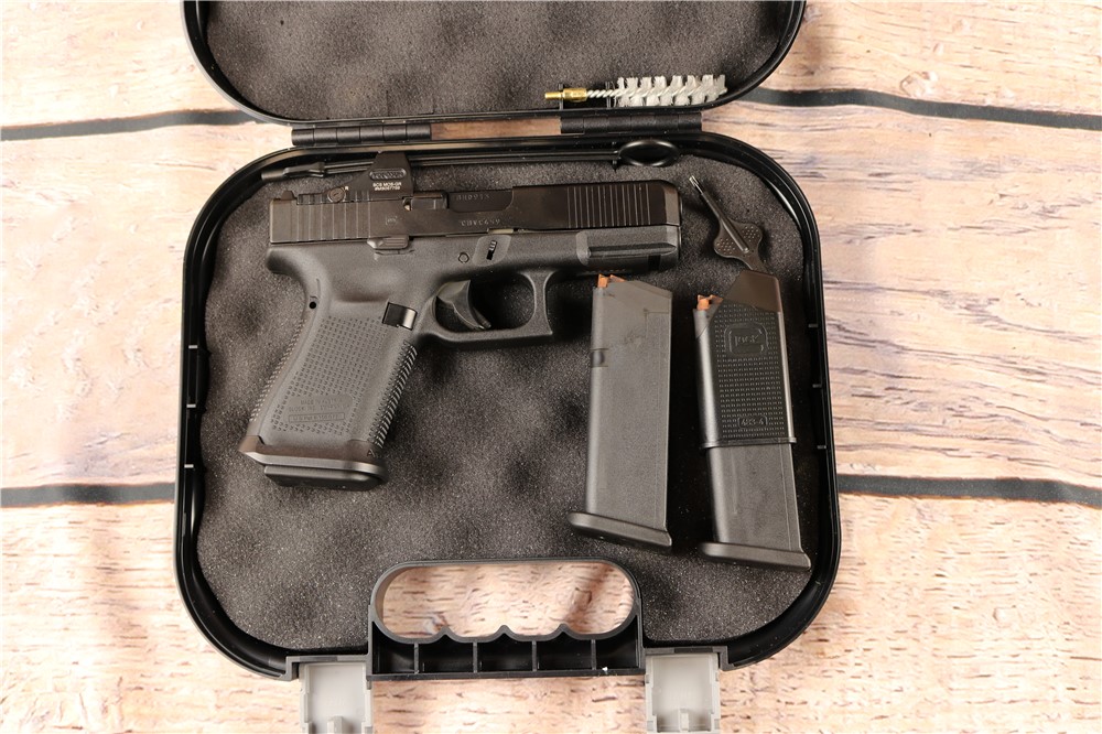 Glock 19 Gen 5 9mm 4" Barrel Box 3 Mags 15 Rnd Holosun SCS MOS-GR #MS057759-img-0