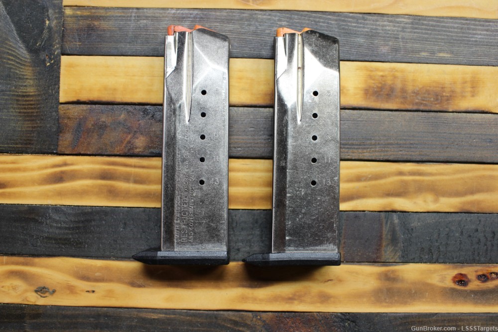 2 Smith & Wesson SD40 40 S&W 14rd Magazines -img-1
