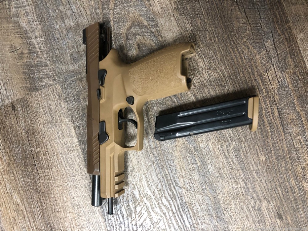Sig Sauer P320 M17 9mm Semi Auto Pistol Tan One Mag Night Sights Case M-17-img-13