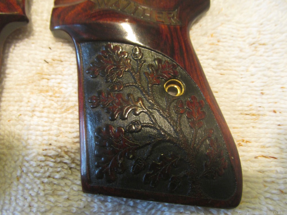 walther grips wood .used. -img-3