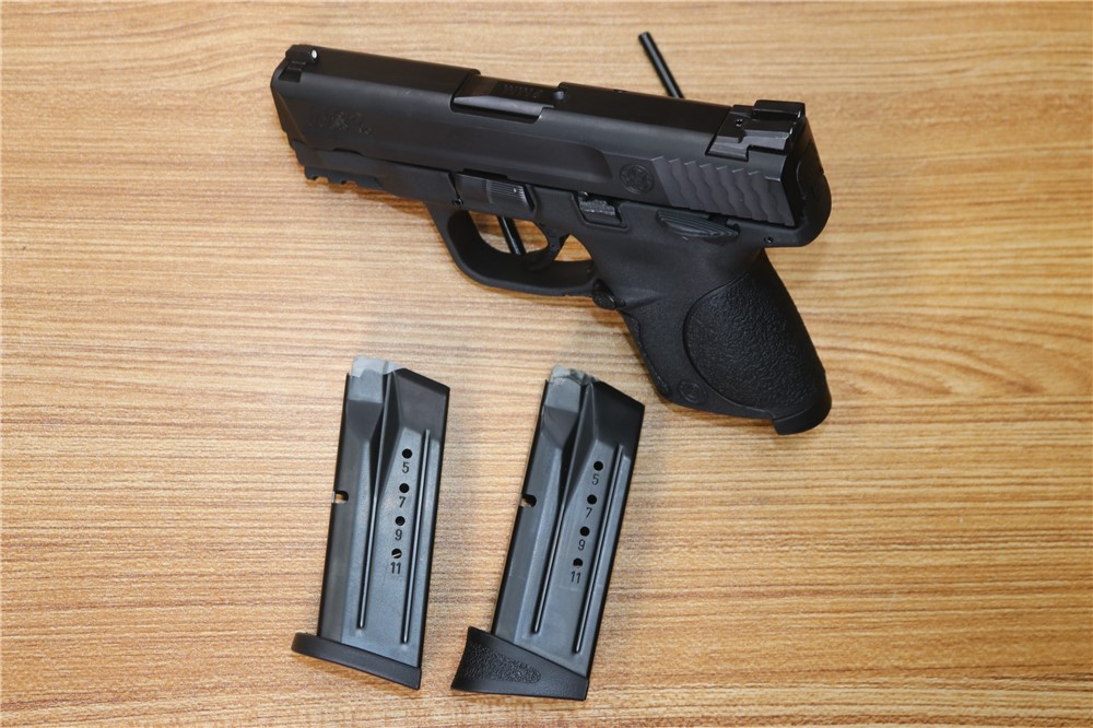 Smith & Wesson M&P 9 Compact 9mm 3.5" Barrel NB Box 2 Mags 12 Rounds-img-1