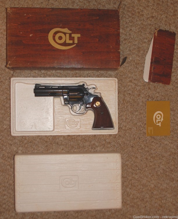 Colt Diamondback 4" blued .38 special with box excellent condition-img-22