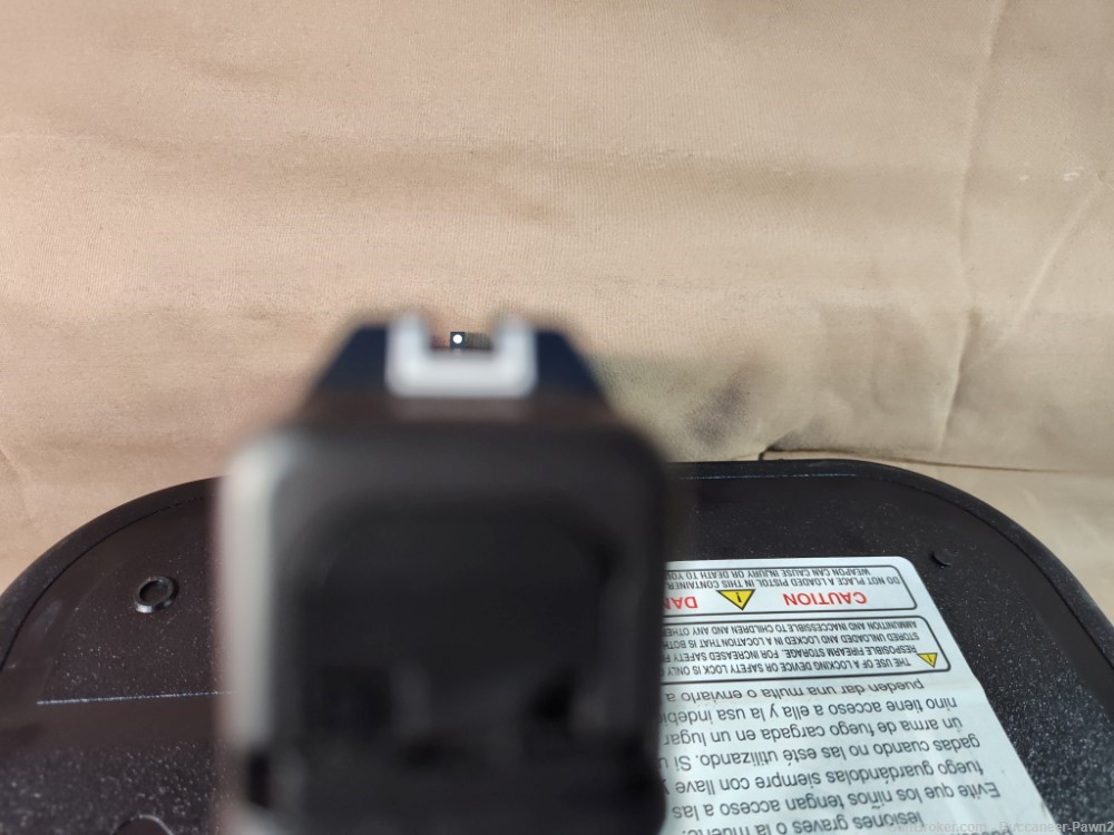 Glock 19 Gen 3 9mm w/ One 15 Round Magazine & Original Case!-img-11