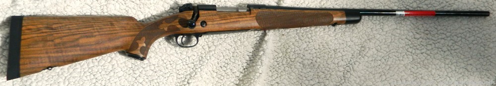 Winchester Model 70 Super Grade French Walnut .300 Win. mag  NEW  -img-0