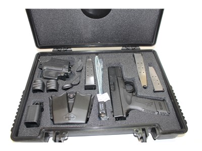 Springfield Armory XD Compact 45acp in Org Box Gearpack and 4 Mags USED
