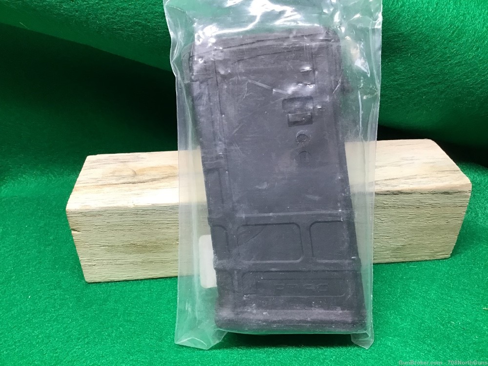 Rare NOS magpul Gen 1 straight 20rd magazine with dust cover-img-1