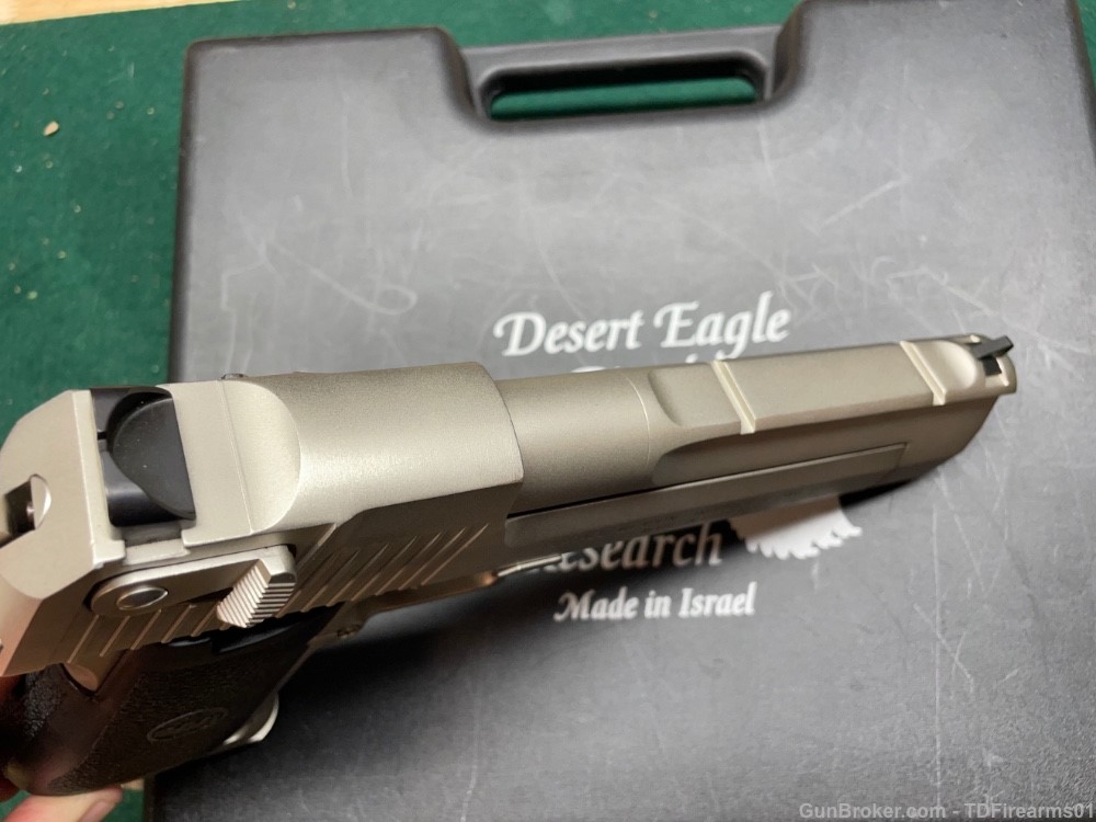 Magnum Research Desert Eagle .50 ae Nickel mfg in Isreal rare w/ box -img-11