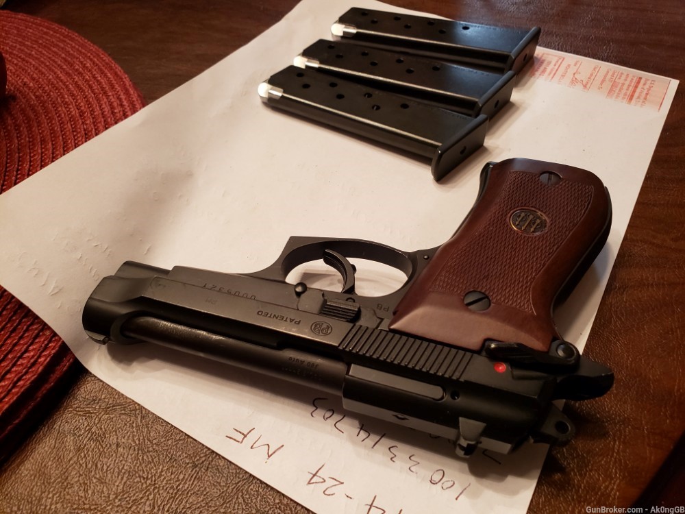 Beretta 85F in 380acp with 6 mags wooden grips-img-10