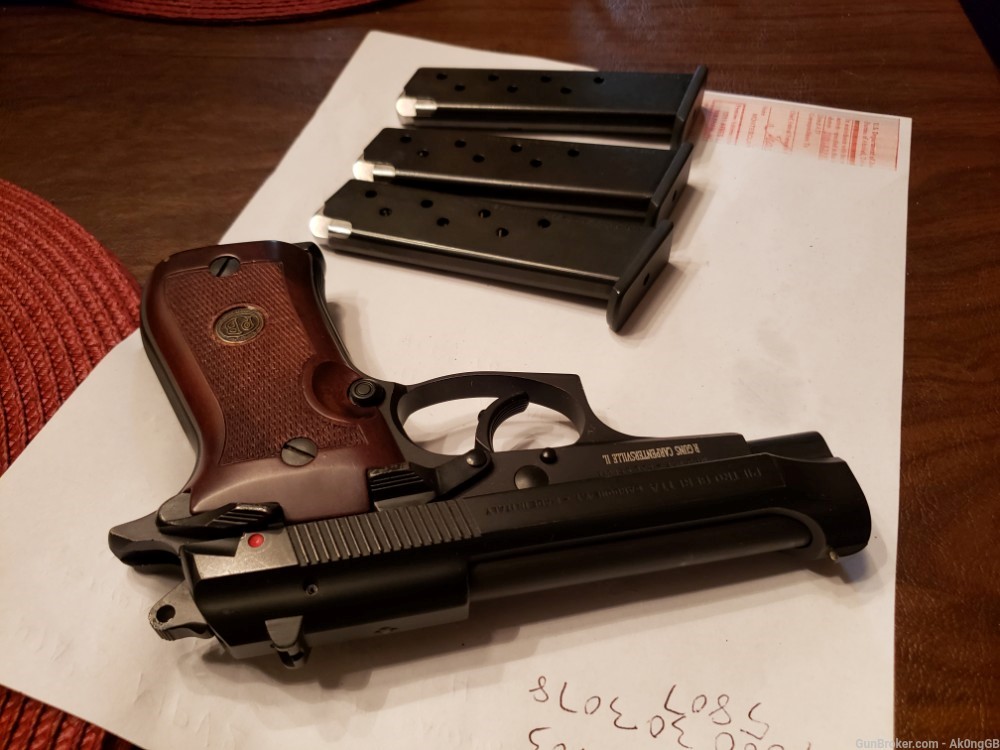 Beretta 85F in 380acp with 6 mags wooden grips-img-6