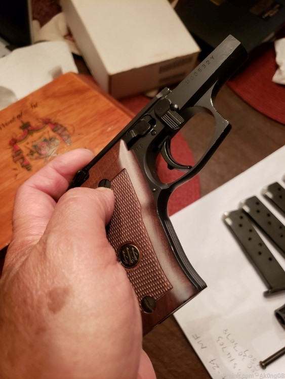 Beretta 85F in 380acp with 6 mags wooden grips-img-25