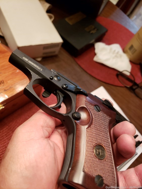 Beretta 85F in 380acp with 6 mags wooden grips-img-12