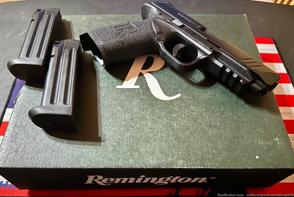 Exceptional Like New Remington RP9 9mm Luger Box 2 Mags & Accessories -img-0