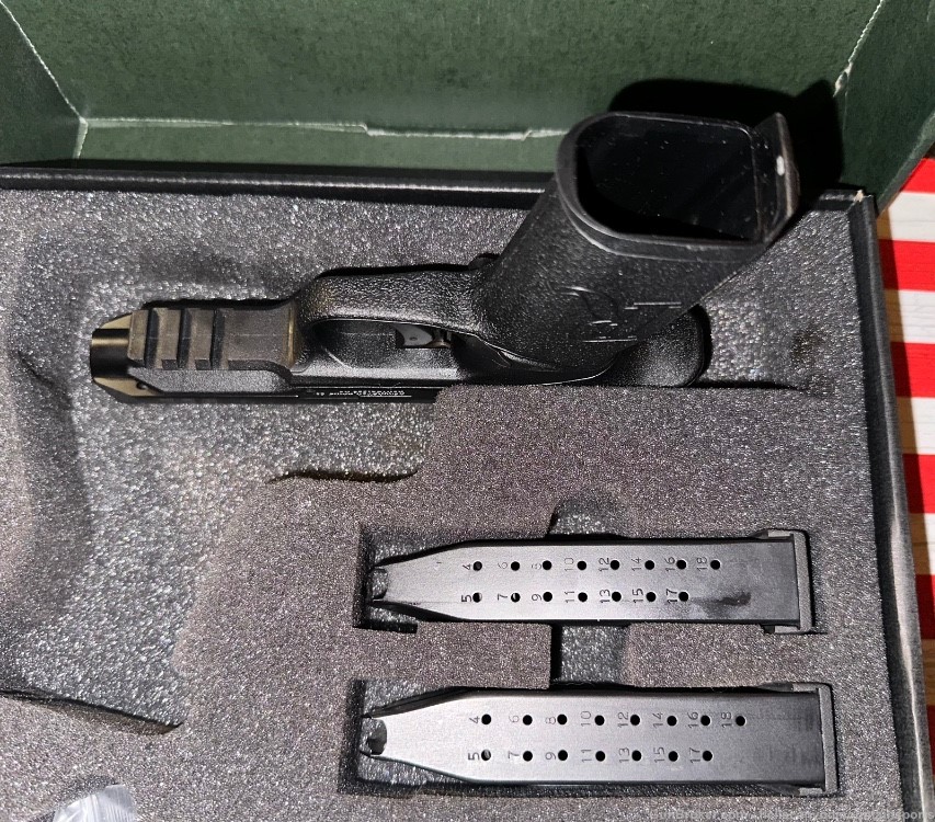 Exceptional Like New Remington RP9 9mm Luger Box 2 Mags & Accessories -img-2