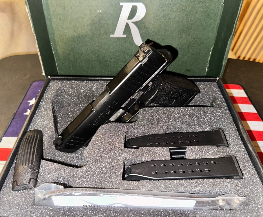 Exceptional Like New Remington RP9 9mm Luger Box 2 Mags & Accessories -img-1