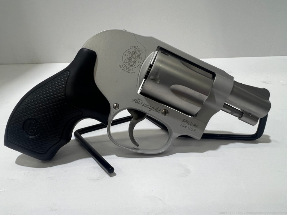 Smith & Wesson 638-3-img-5