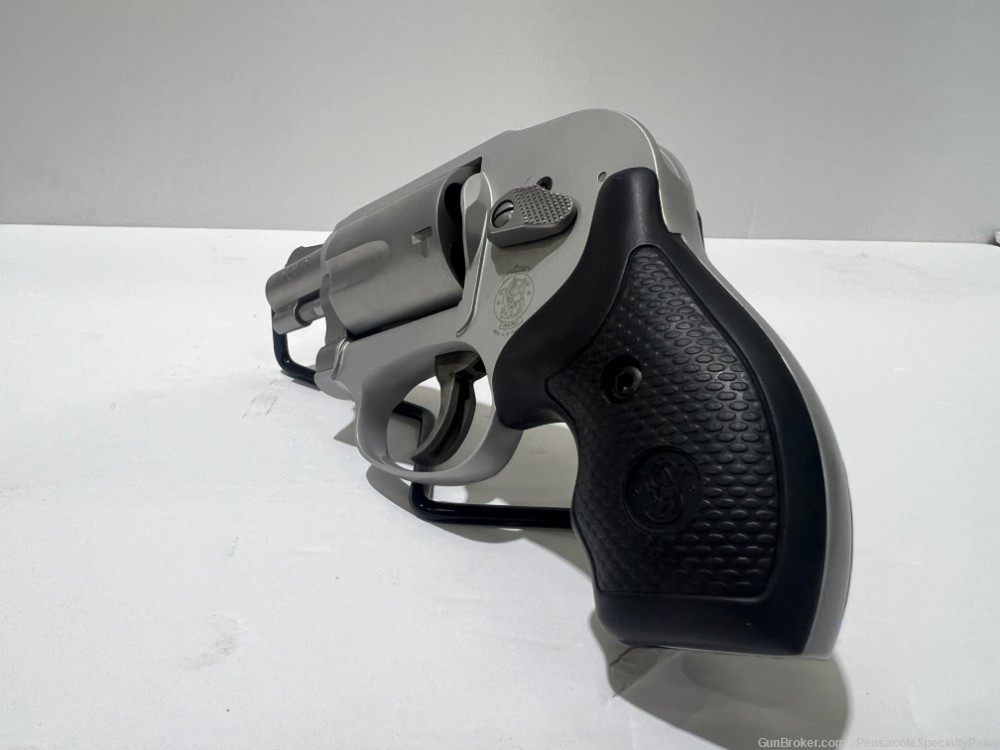 Smith & Wesson 638-3-img-9