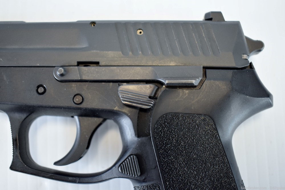 Sig Sauer SP2022 (E2022-9-B) 9mm Semi-Auto Pistol-img-2
