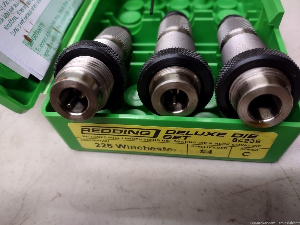 Redding .225 Winchester dies. 3 piece set.  LNIB. -img-5